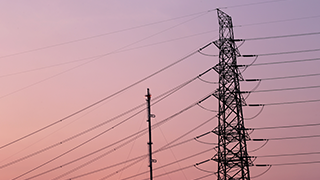 请问停电了消防应急照明灯哪里来的点照明？