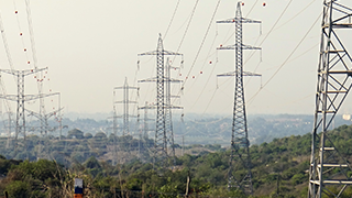 自动调节输出电压的消防应急照明集中电源